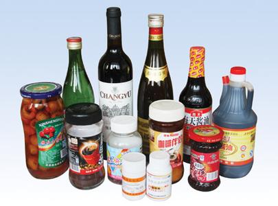 Индивидуальный автоматический аппликатор этикеток для круглых вертикальных бутылок с моющим средством