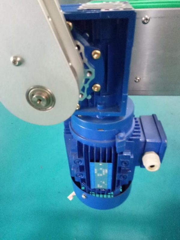 Машина для прикрепления этикеток стикера бутылки квадрата сторон шкафа СУС304 с продуктами личной гигиены