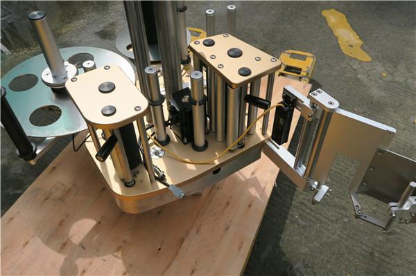 Высокоскоростная роторная машина для прикрепления этикеток стикера с функцией вращения