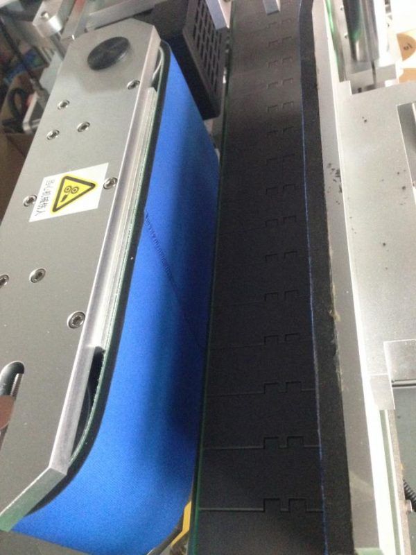 Машина для прикрепления этикеток собственной личности слипчивая, одиночная / двойная бортовая машина аппликатора ярлыка для крышки бутылок