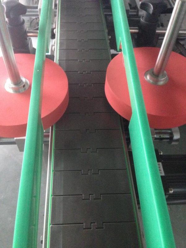 Автоматизированный аппликатор этикеток для круглых / квадратных / субулиформных бутылок