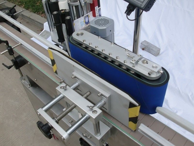 Китай Автоматическая этикетировочная машина для круглых бутылок с аэрозольными баллонами для самоклеящихся флаконов 20-200 шт / мин.