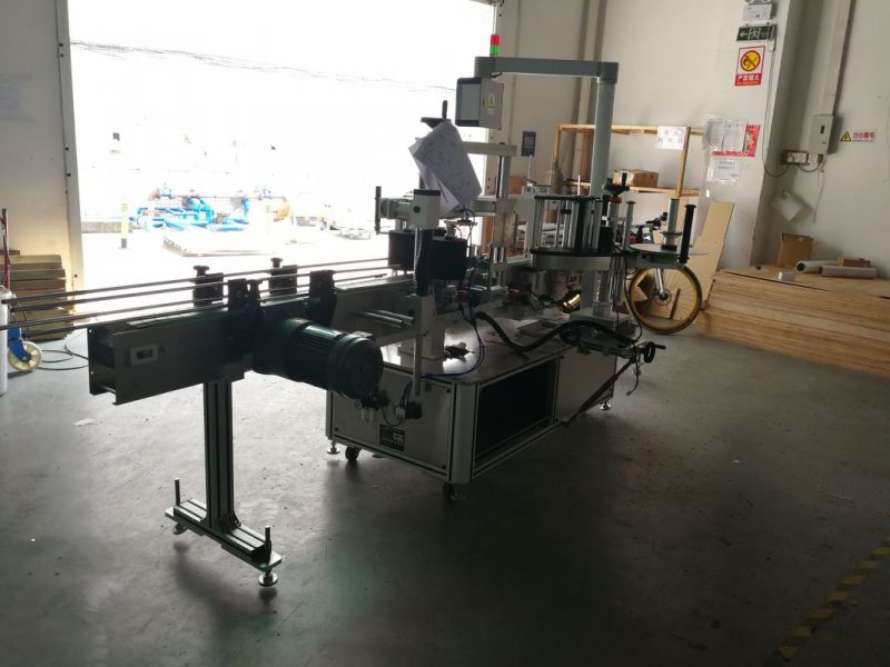 Китай Чувствительная к давлению этикетировочная машина для плоских бутылок с одной или двух сторон поставщик