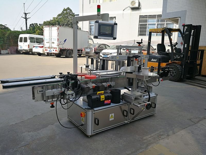 Китайская двухсторонняя липкая этикетировочная машина для бутылок шампуня Полностью автоматический поставщик